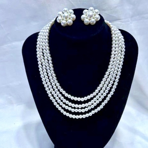 Jewelry - **SOLD**.Host Pick! 15% Discount Vintage Faux Pearl Jewelry Necklace Earring Set